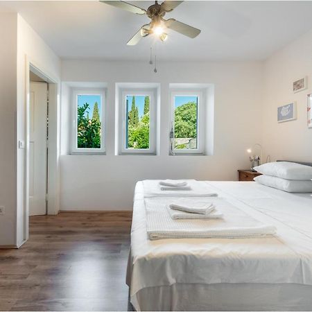 Apartment Near Old Town, Free Parking & Huge Garden Дубровник Екстериор снимка